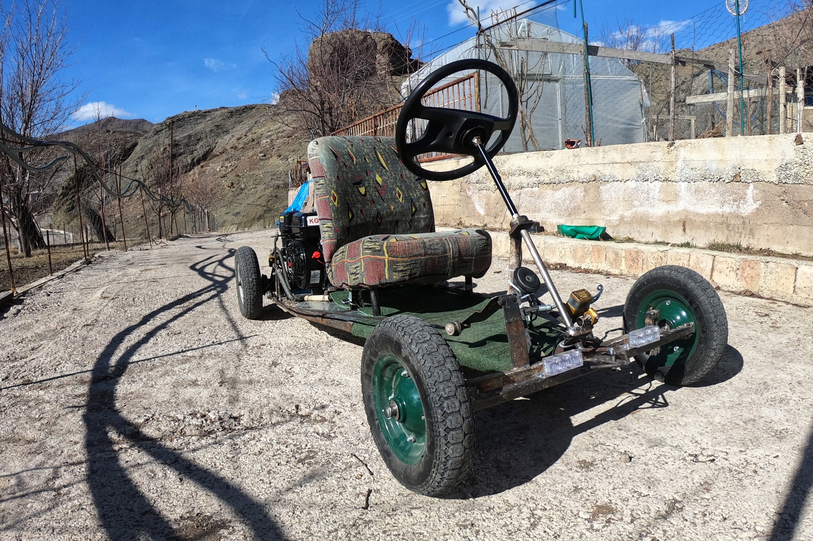 Cep telefonlarını satıp kendilerine araba yaptılar 5