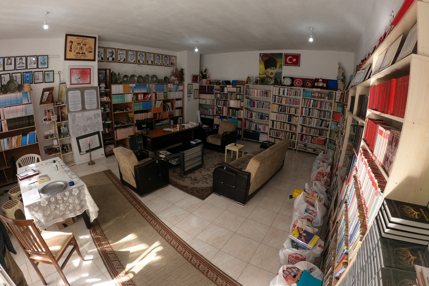 Bir kitapla başladı 55 yılda 12 bin kitaplık kütüphane kurdu 9