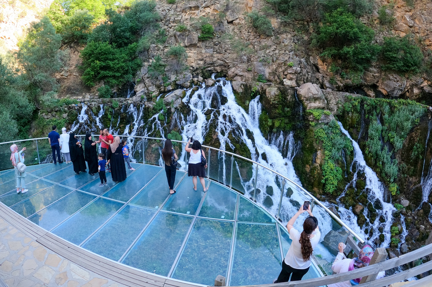 Serinlemek isteyen Tomara Şelalesi’nin yolunu tutuyor 5