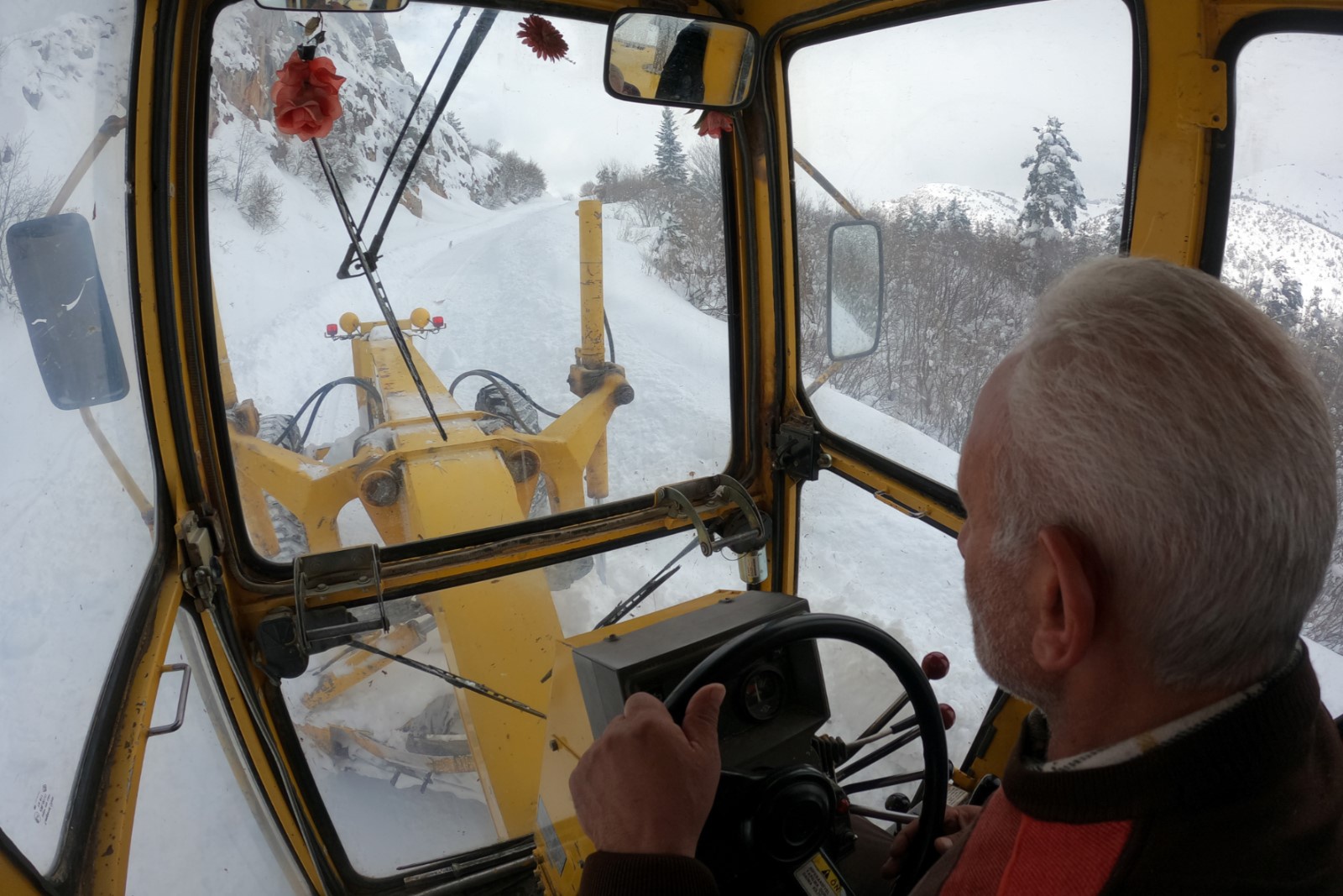 Gümüşhane’de karla mücadele çalışmaları sürüyor 3