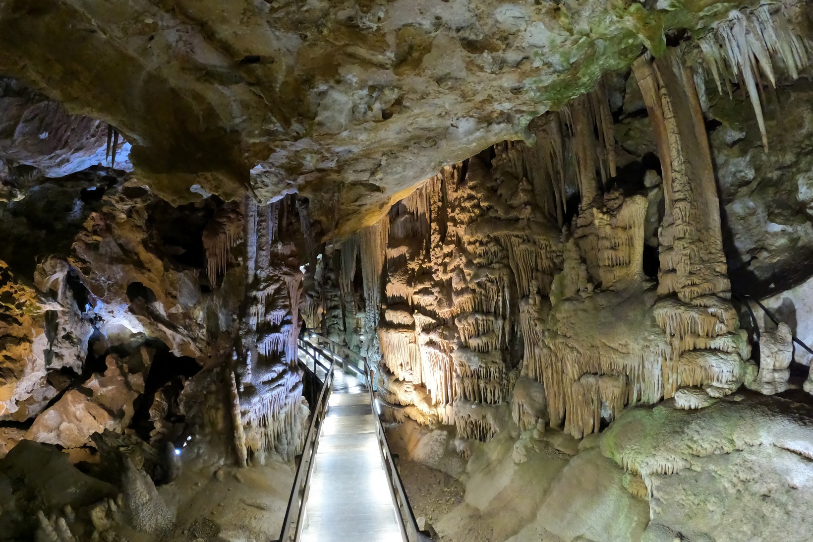 Gümüşhane’nin yeraltı sarayı ziyaretçi kabulüne başladı 23