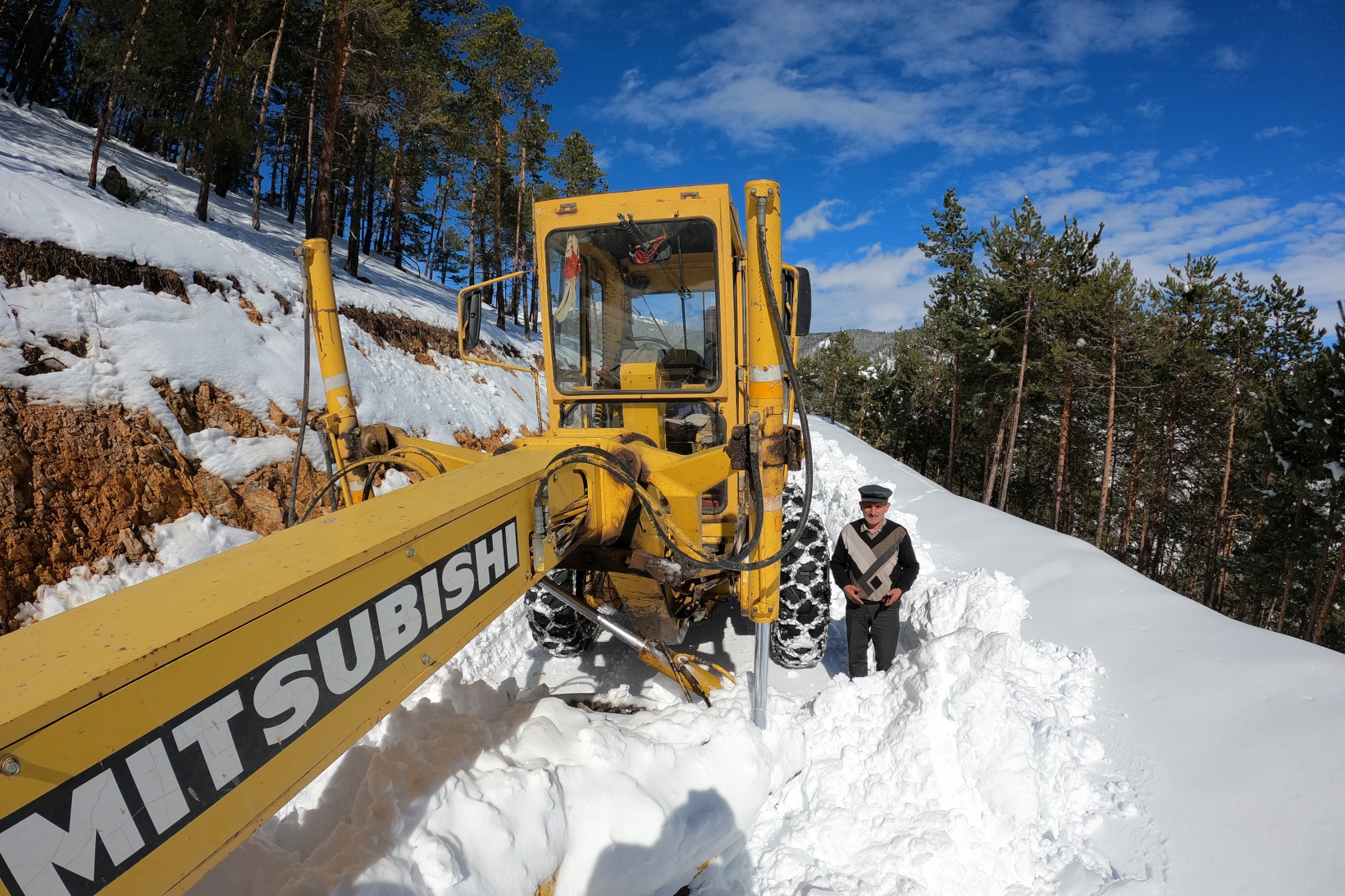 Gümüşhane’de karla mücadele çalışmaları sürüyor 7