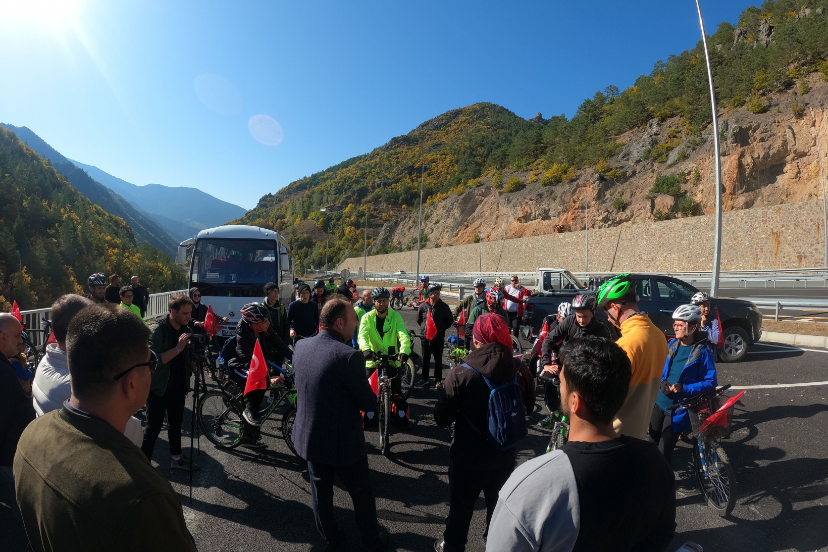 Gümüşhane’de 29 bisikletçi Cumhuriyetin 100. yılında Zigana Tüneli’ni bisikletle geçti 11