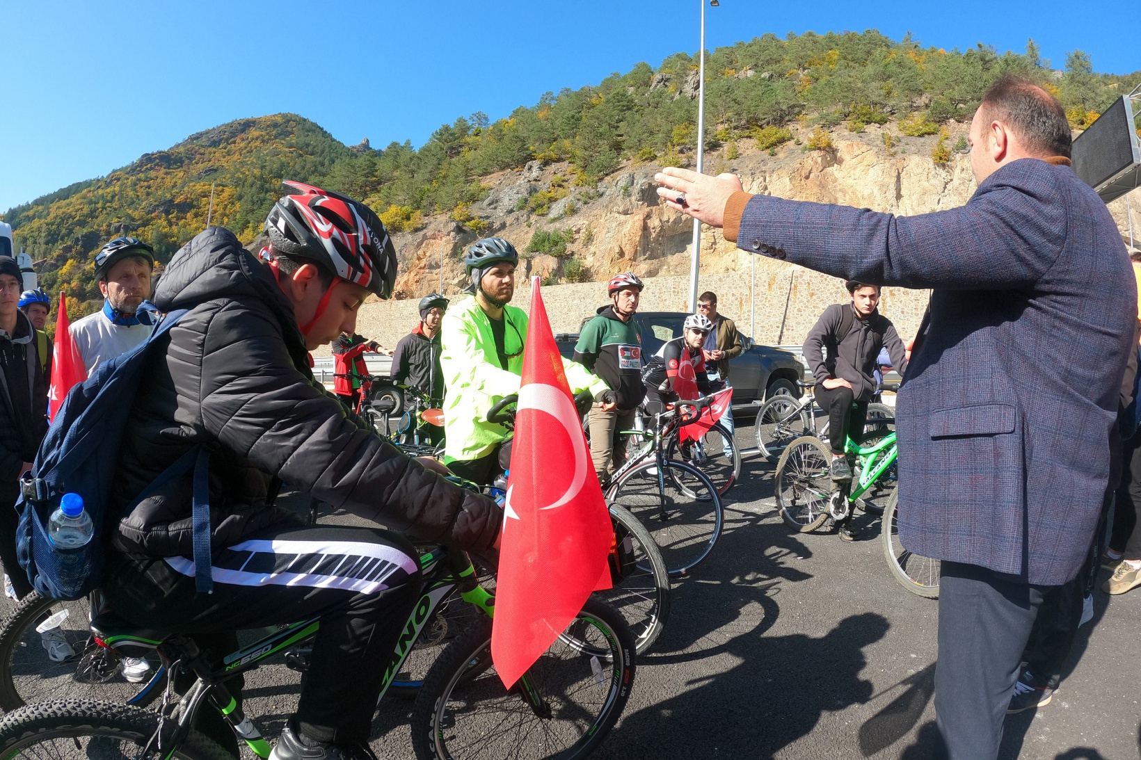 Gümüşhane’de 29 bisikletçi Cumhuriyetin 100. yılında Zigana Tüneli’ni bisikletle geçti 53