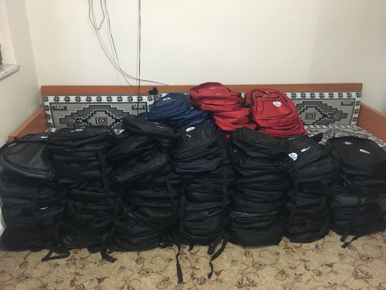 Ensar Vakfından kırtasiye ve çanta yardımı 5