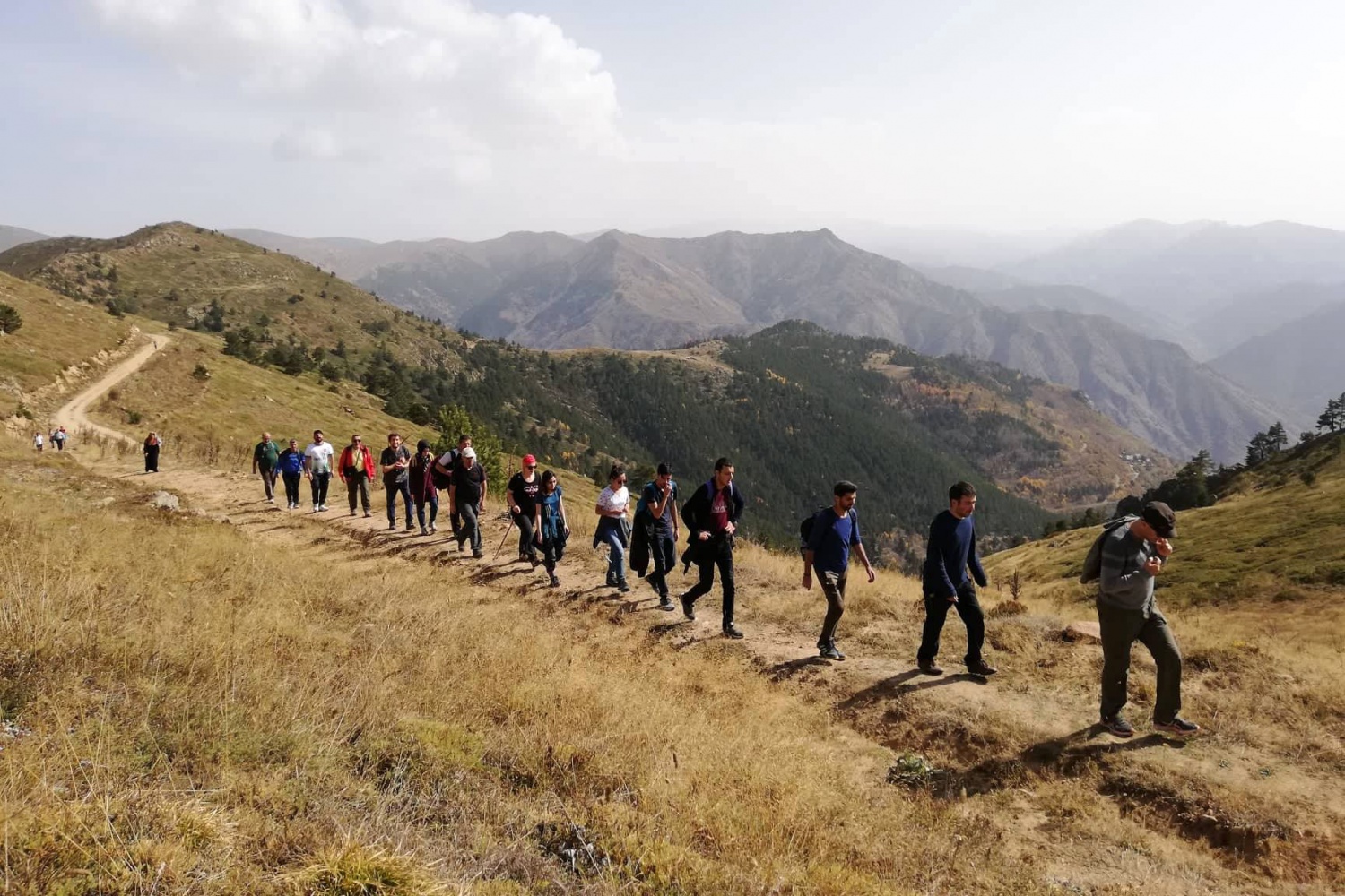 Gümüşhaneli dağcılardan sonbahar yürüyüşü 13