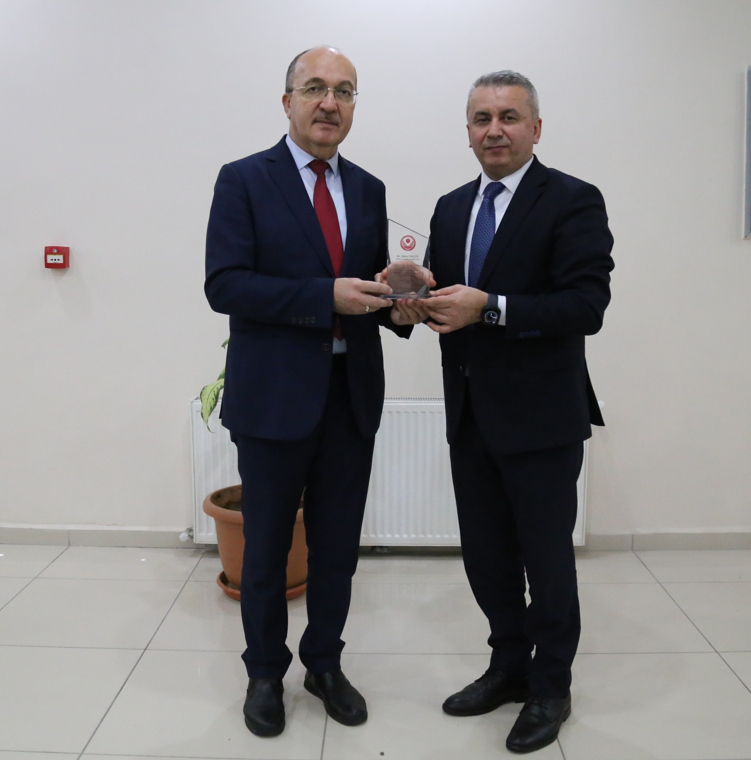 GÜKAV üyelerine plaket takdim edildi 6