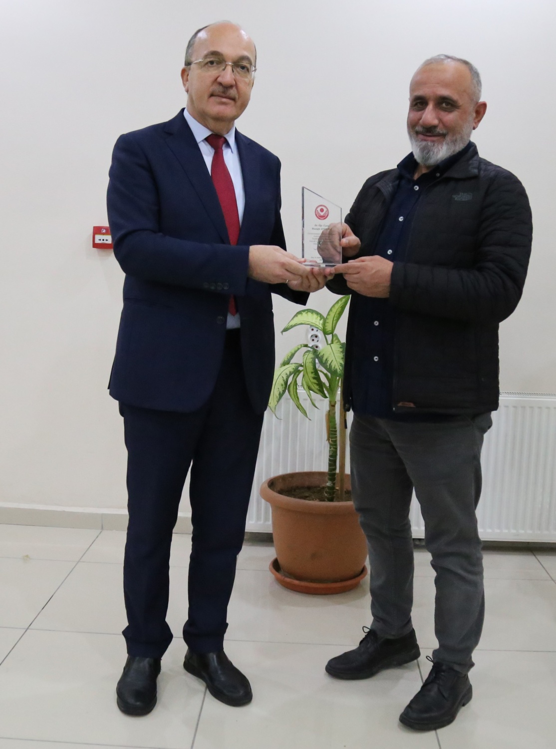 GÜKAV üyelerine plaket takdim edildi 1