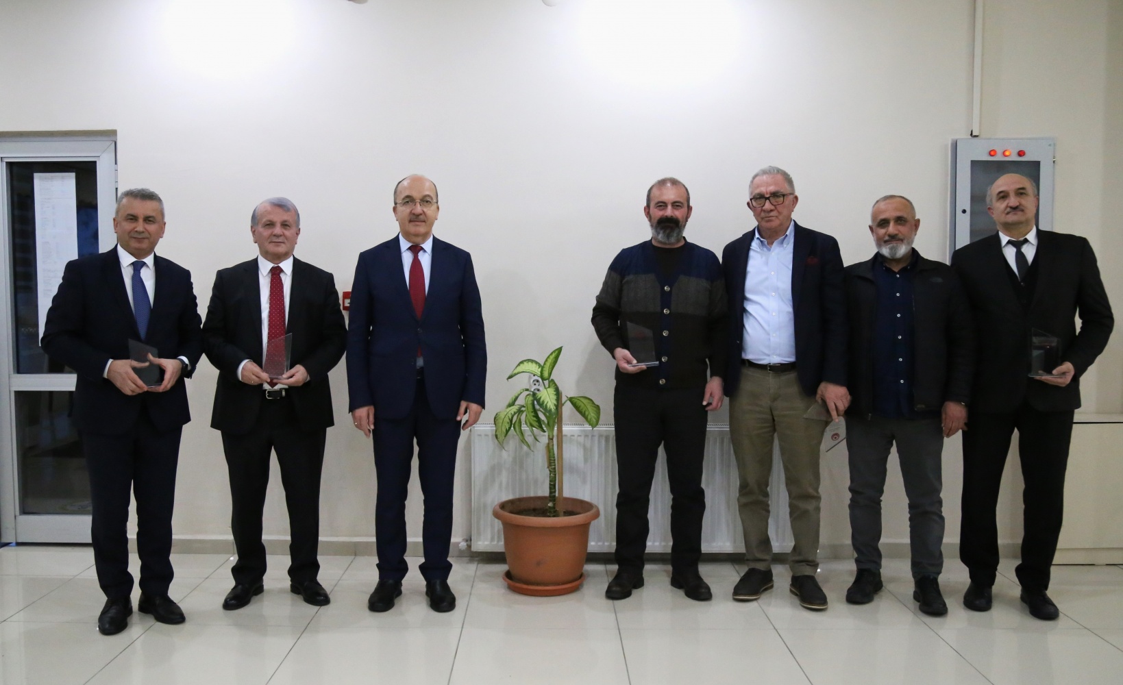 GÜKAV üyelerine plaket takdim edildi 4