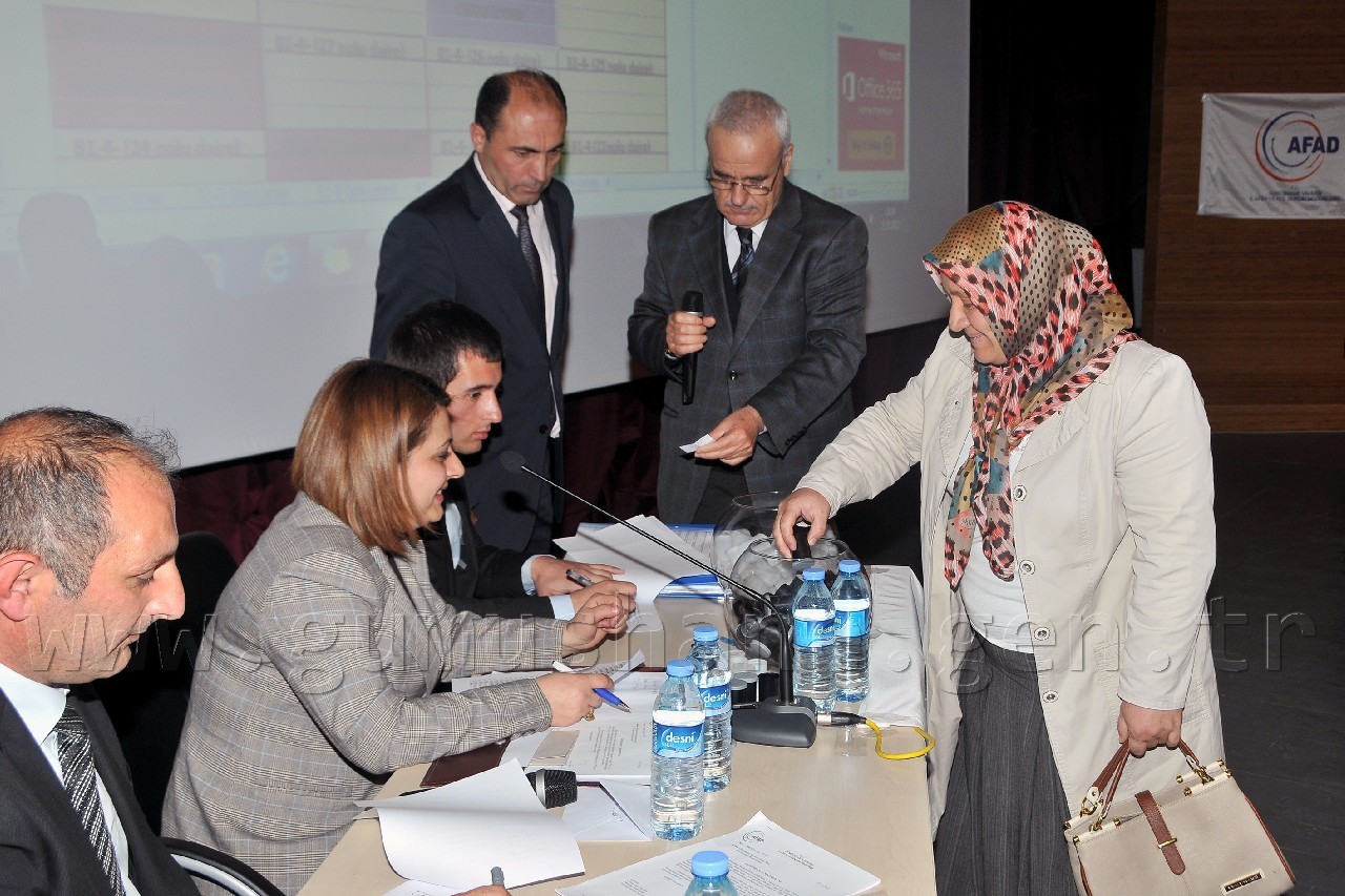 Gümüşhane'de Afetzedeler Konut Kuralarını Çekti 13