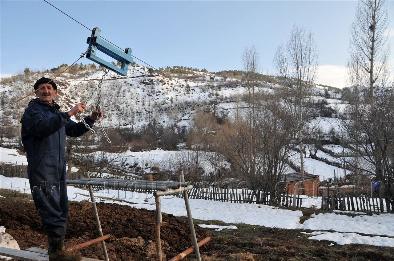 Otunu Rayla, Sütünü Teleferikle Taşıyor 2
