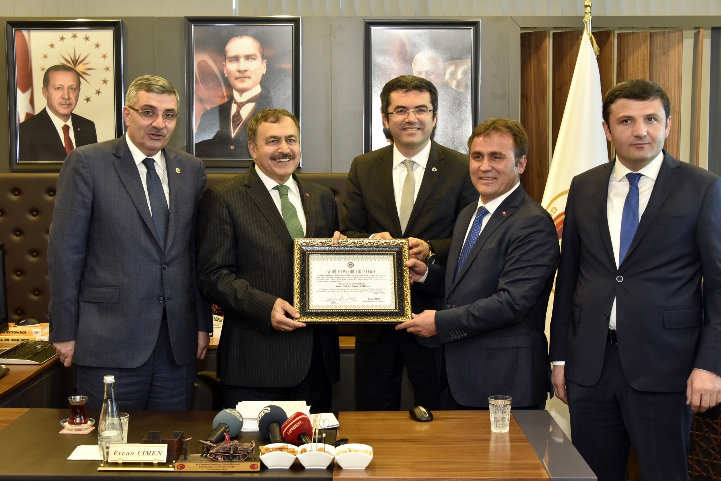 Bakan Eroğlu AK Parti teşkilatını ziyaret etti 50