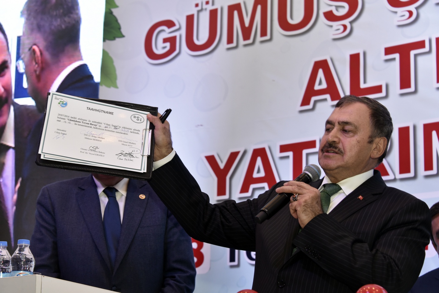 Bakan Eroğlu AK Parti teşkilatını ziyaret etti 75