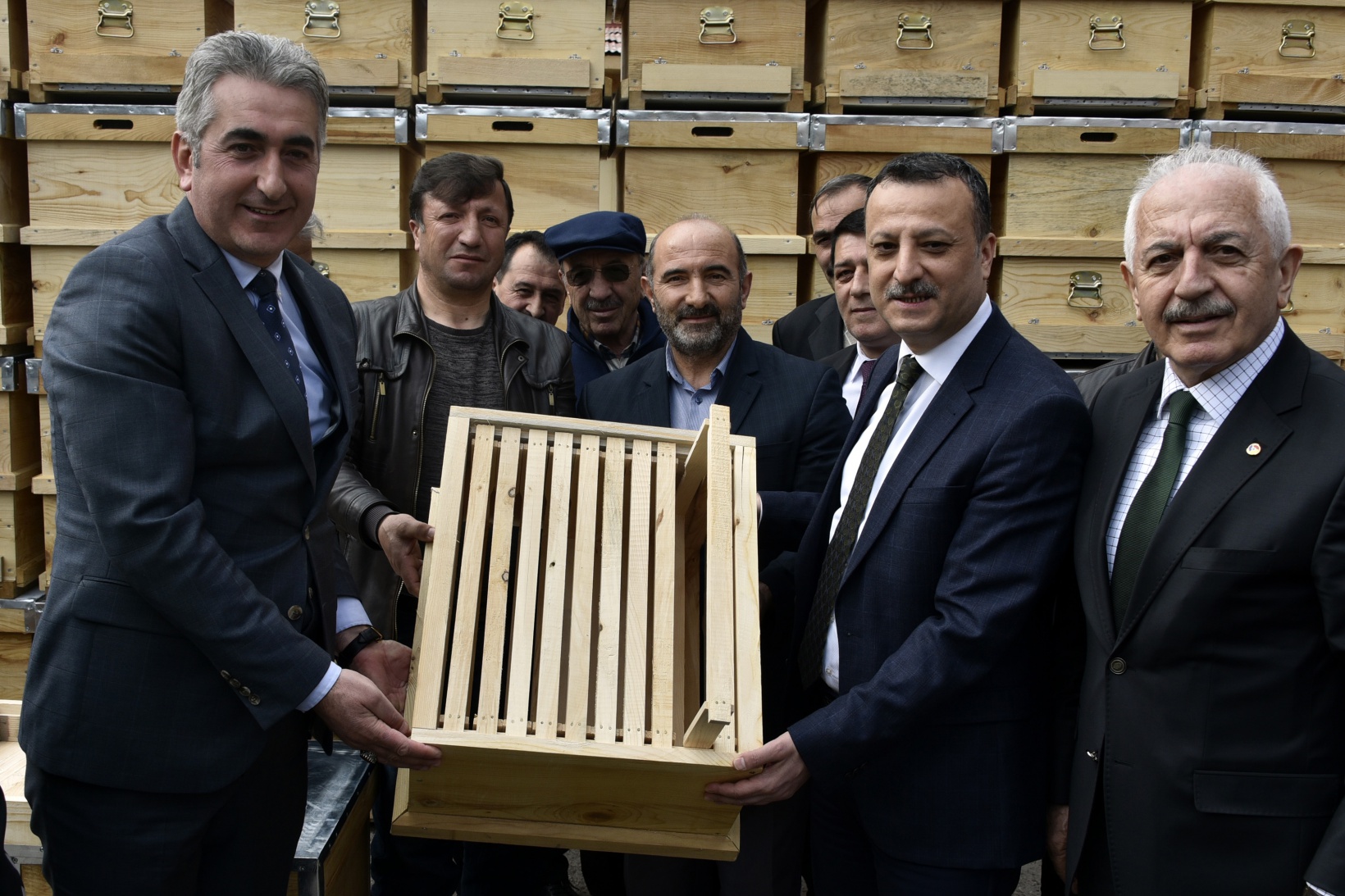 Gümüşhane’de arıcılara 860 adet organik kovan dağıtıldı 18