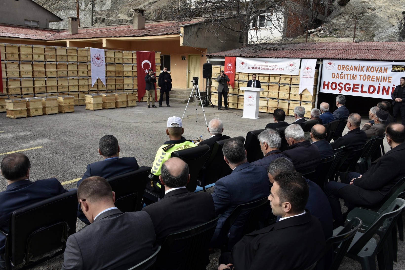 Gümüşhane’de arıcılara 860 adet organik kovan dağıtıldı 17