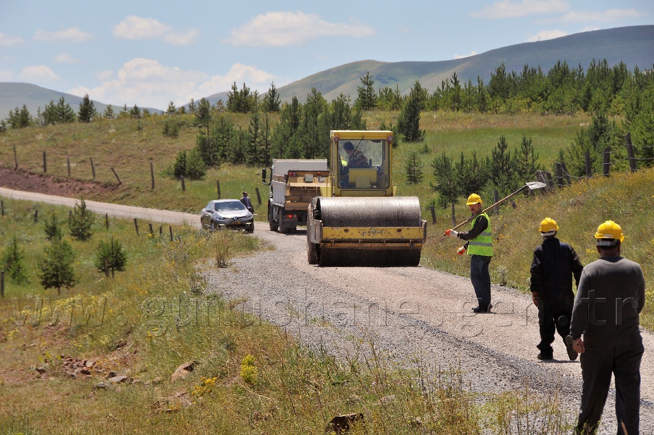 Gümüşhane Köy Yollarında Asfalt Çalışması Ramazan Ayında da Devam Etti 3