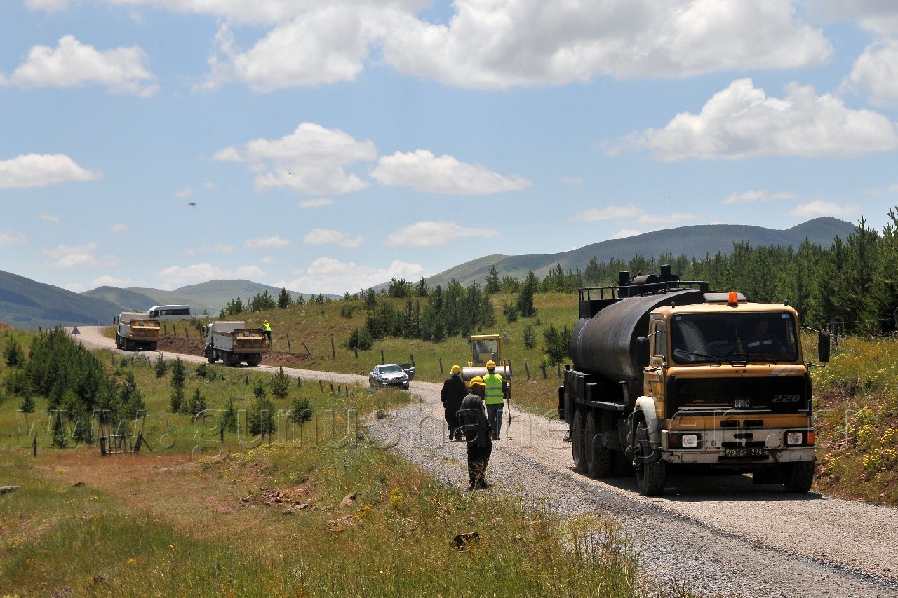 Gümüşhane Köy Yollarında Asfalt Çalışması Ramazan Ayında da Devam Etti 6