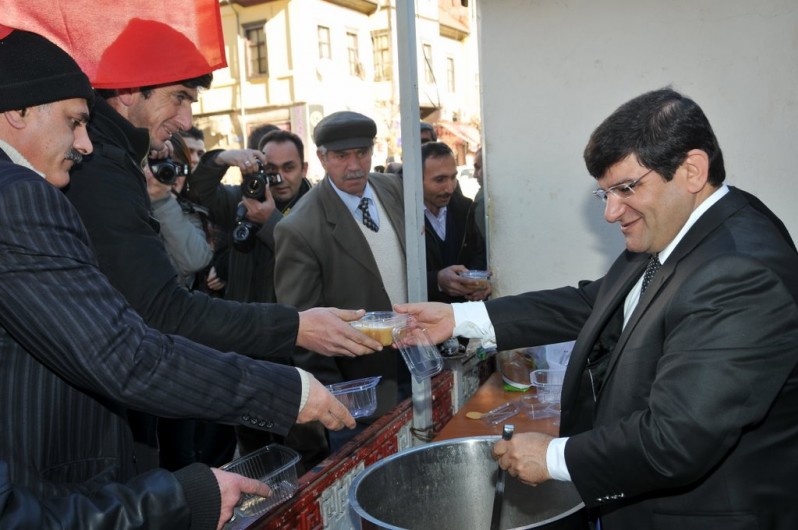 Gümüşhane Belediyesi Bin Kişilik Aşure Dağıttı 3