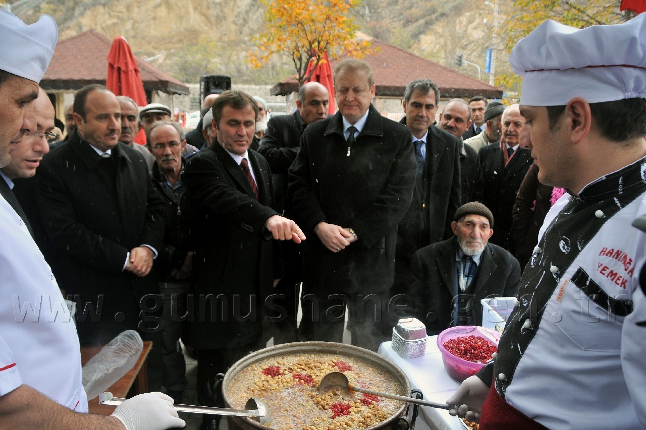 Gümüşhane’de 2 Bin Kişilik Aşure Dağıtıldı 3