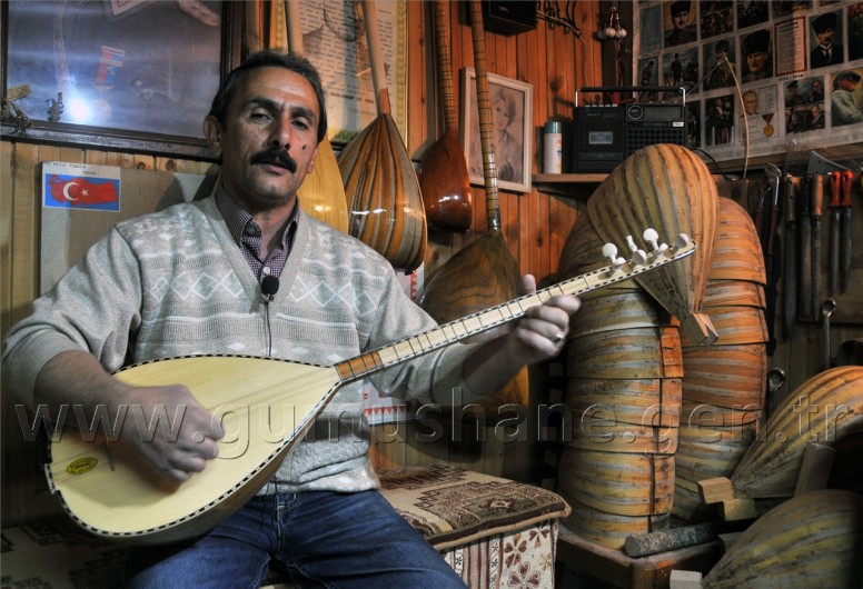 Hem Yapıyor, Hem Çalıyor, Hem Öğretiyor 1