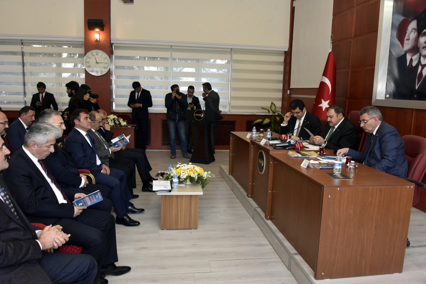 Bakan Eroğlu AK Parti teşkilatını ziyaret etti 48