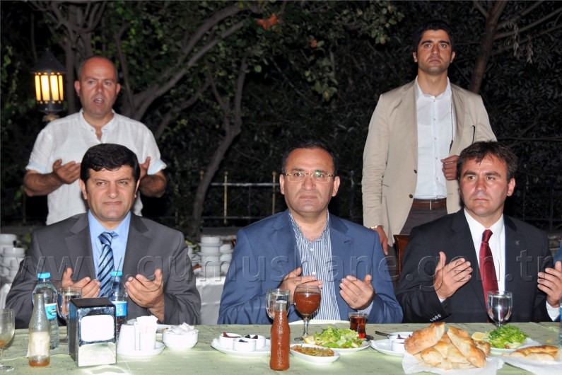 Bekir Bozdağ, Şehit Aileleri ve Gazilerle İftar Yaptı 1