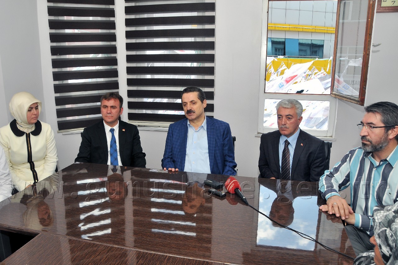 Bakan Çelik AK Parti İl Başkanlığı İle SGK'yı Ziyaret Etti 1