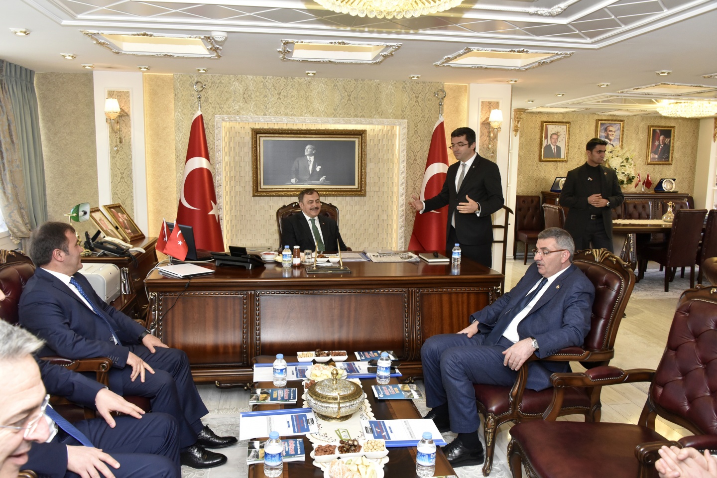 Bakan Eroğlu AK Parti teşkilatını ziyaret etti 73