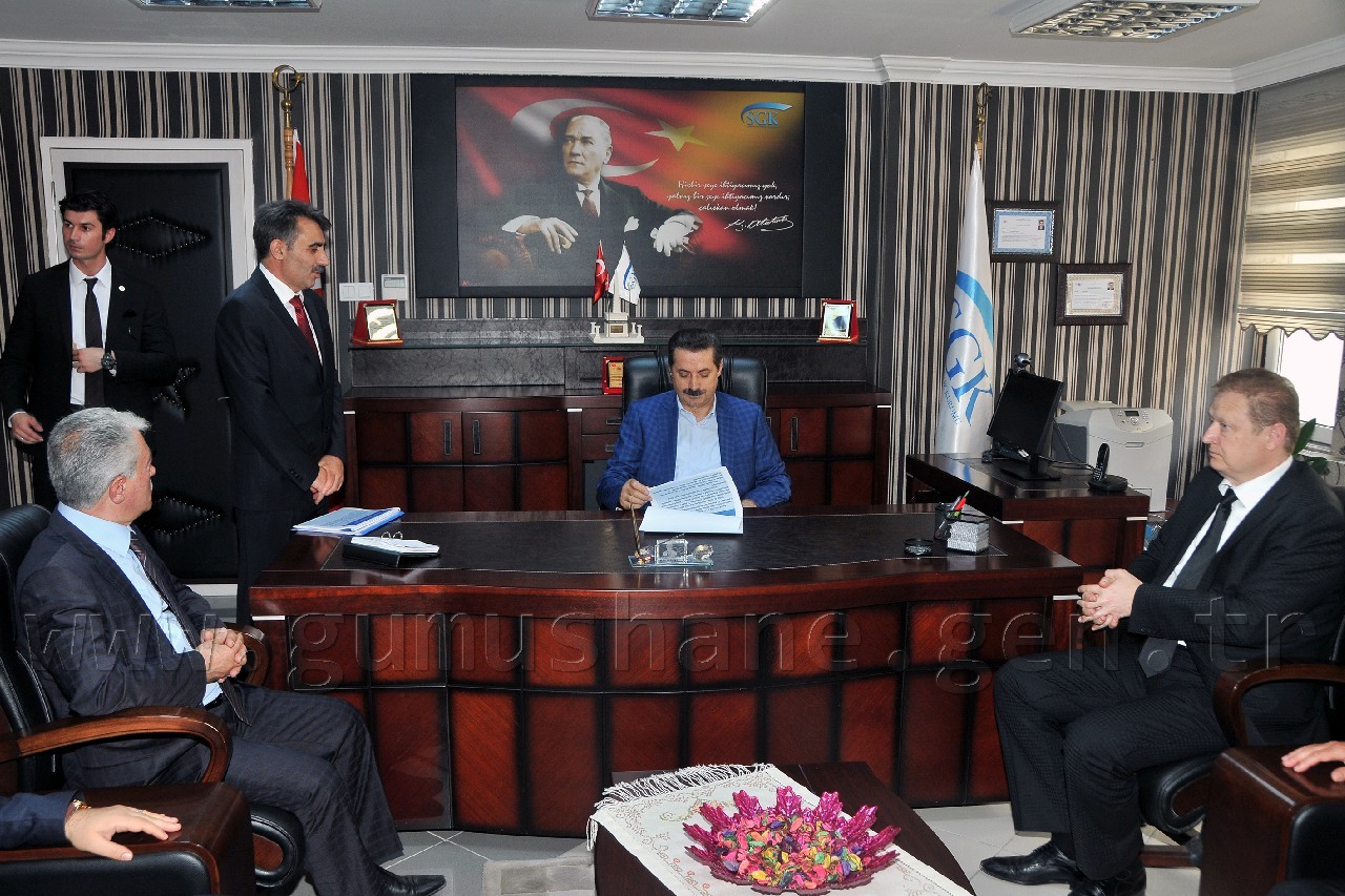 Bakan Çelik AK Parti İl Başkanlığı İle SGK'yı Ziyaret Etti 5