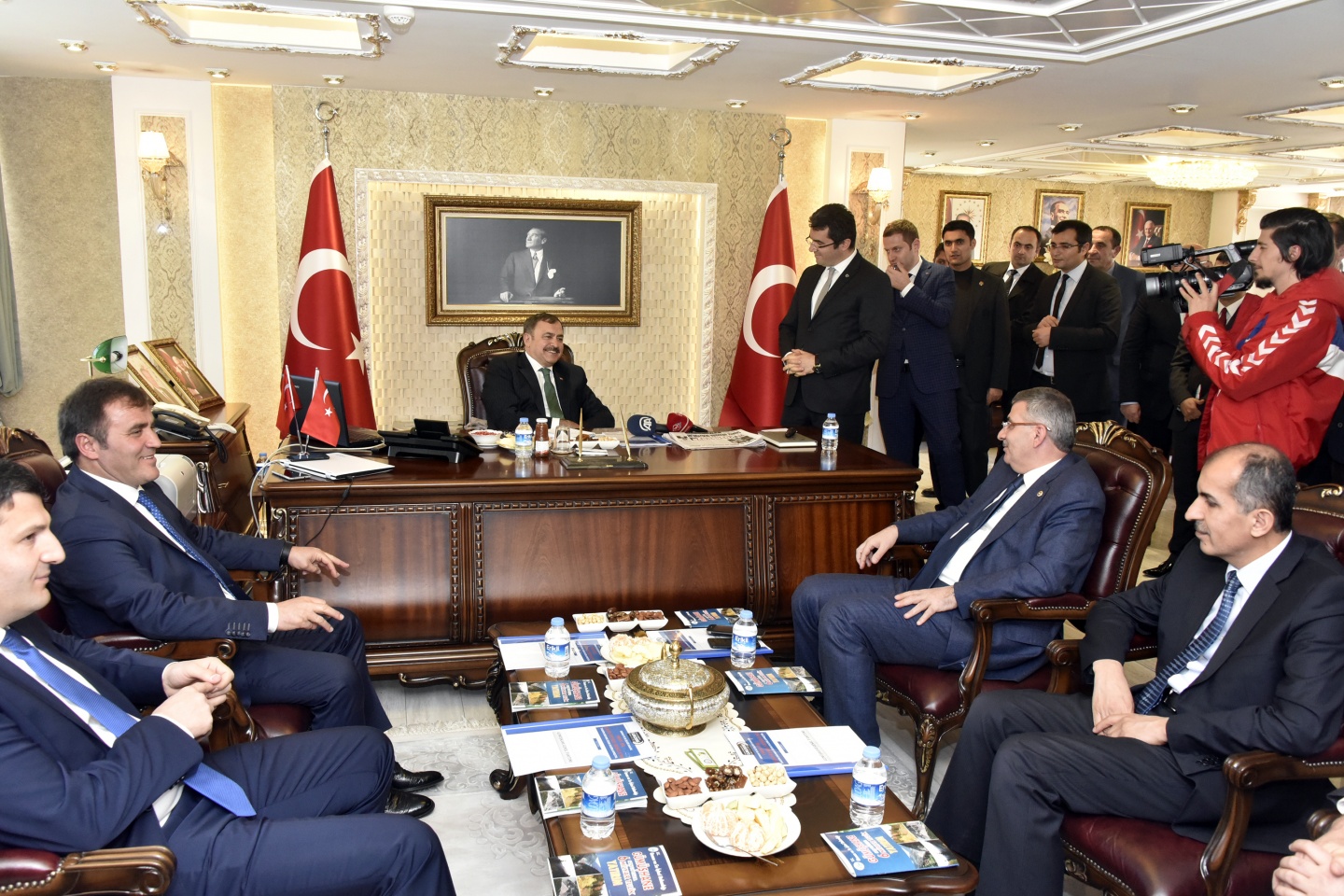 Bakan Eroğlu AK Parti teşkilatını ziyaret etti 34