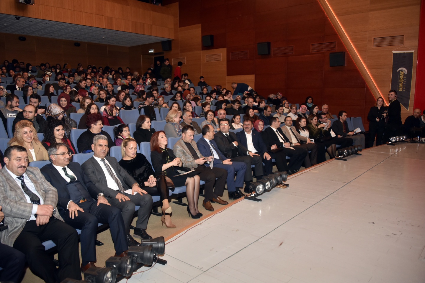 Güldestan Balesi Gümüşhane'de sahnelendi 12