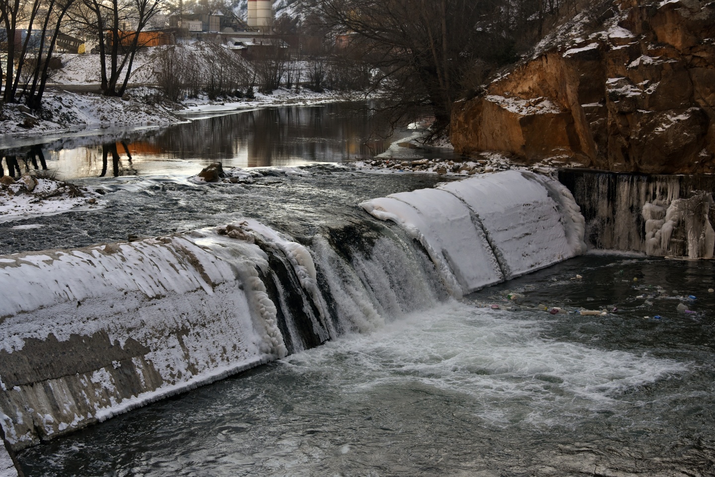 Türkiye’nin en hızlı akan çaylarından Harşit Çayı dondu 35