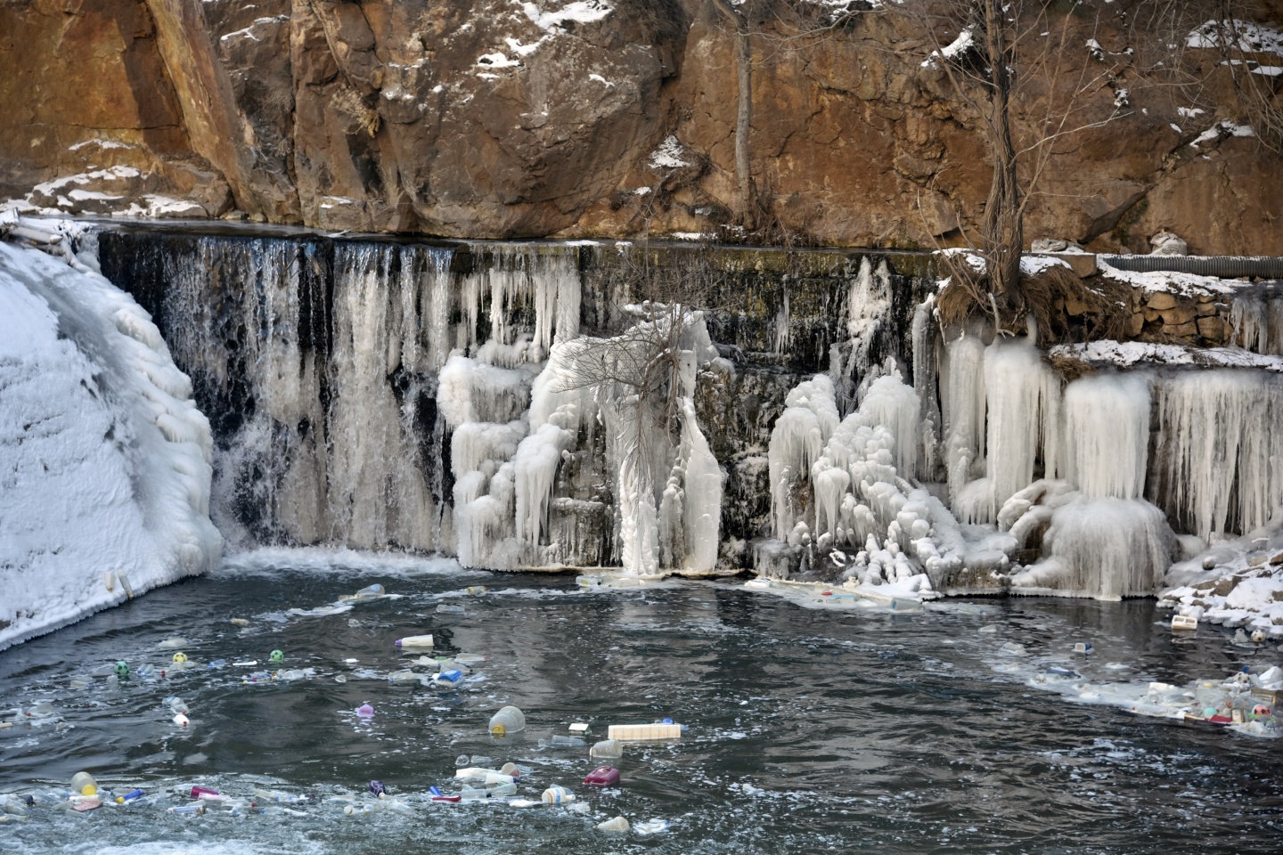 Türkiye’nin en hızlı akan çaylarından Harşit Çayı dondu 33