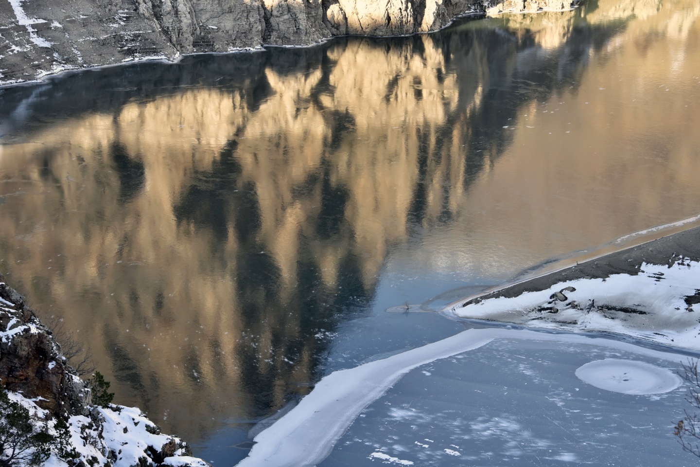 Türkiye’nin en hızlı akan çaylarından Harşit Çayı dondu 29