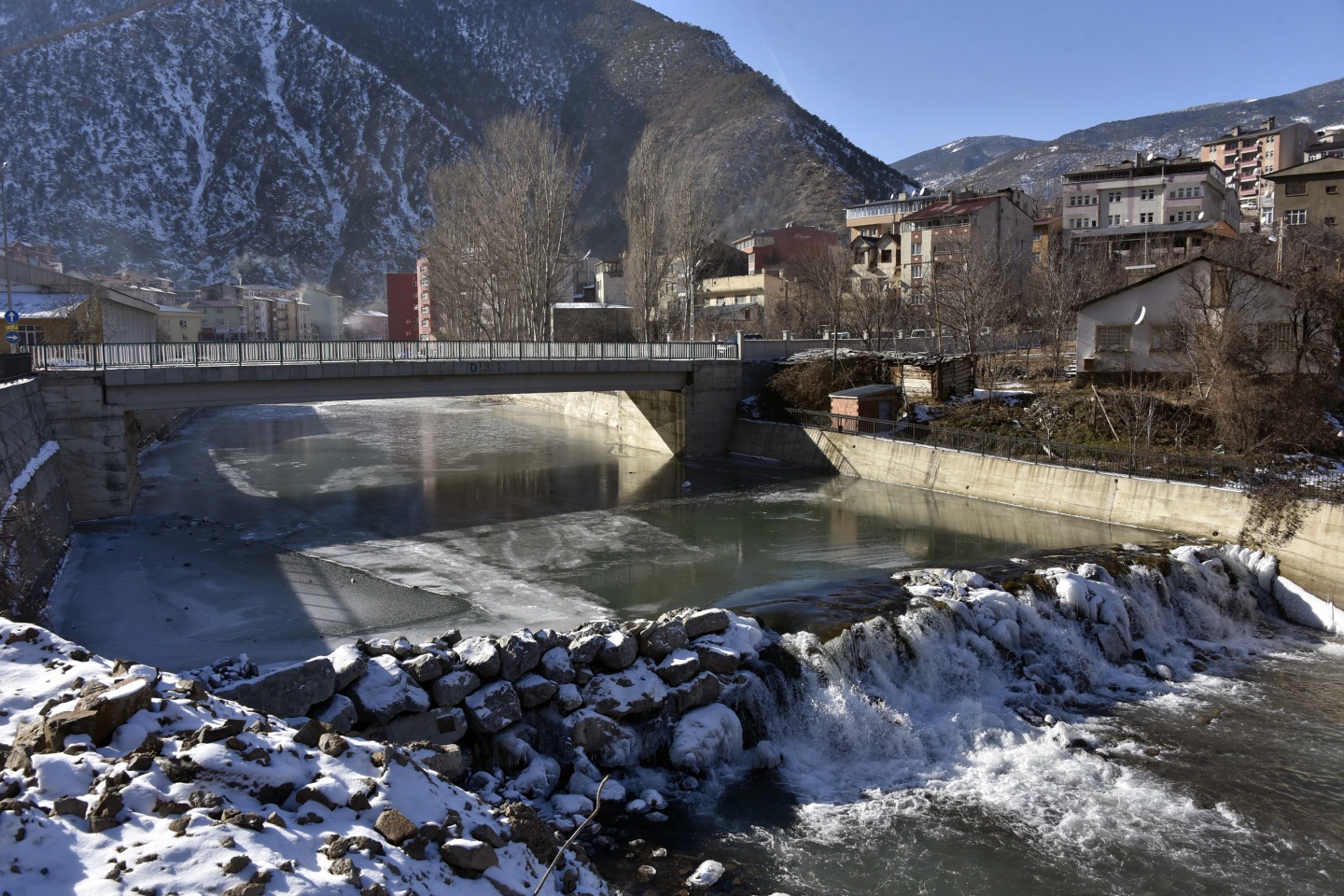 Türkiye’nin en hızlı akan çaylarından Harşit Çayı dondu 31