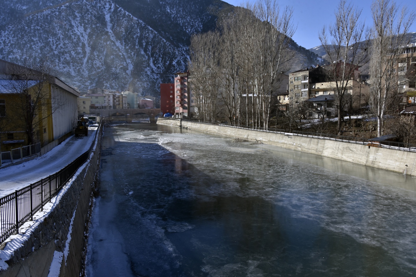 Türkiye’nin en hızlı akan çaylarından Harşit Çayı dondu 30