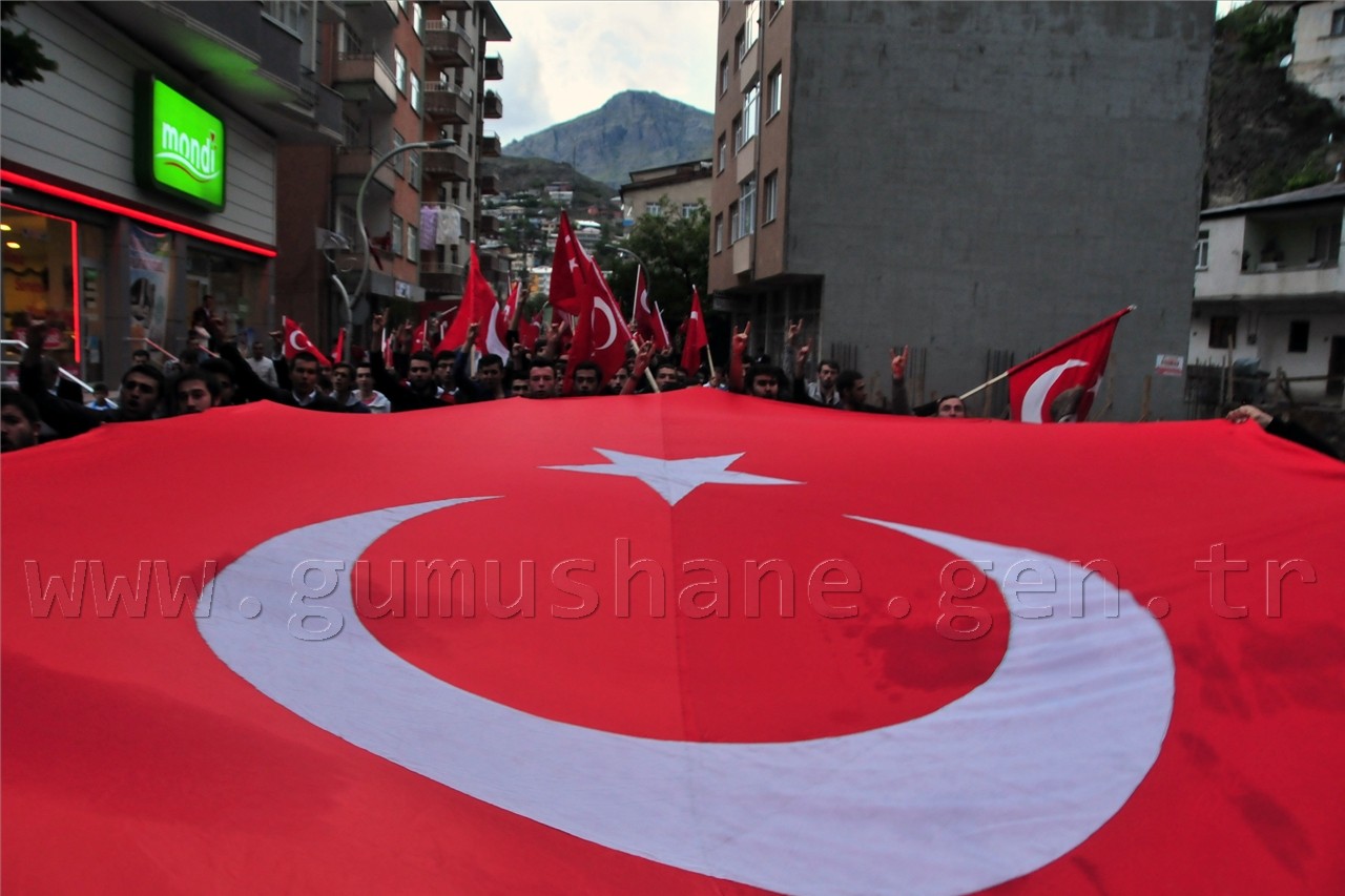 Gümüşhane'de Bayrağa Saygı Yürüyüşü Düzenlendi 1