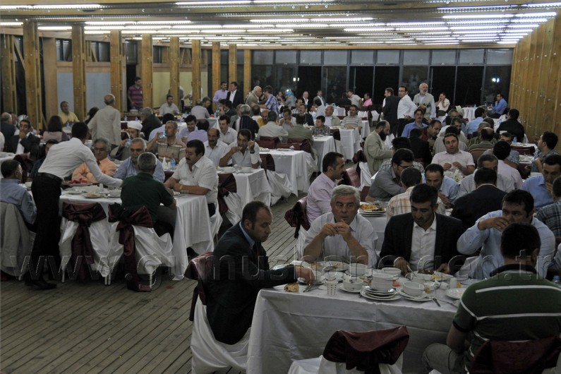 Gümüşhane Belediyesi İftar Yemeği Verdi 1