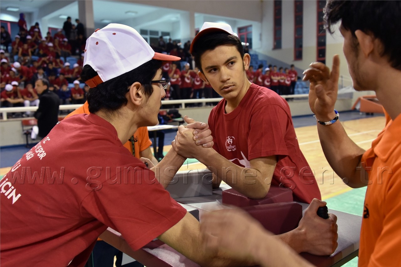 Liseler arası bilek güreşi şampiyonasına yoğun ilgi 3