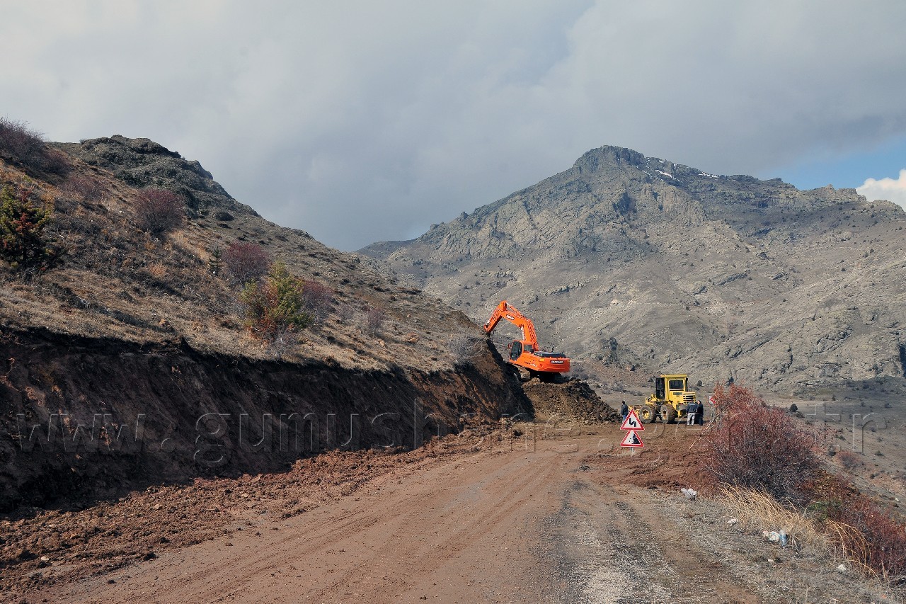 Özel İdare Canca Kalesi Yolunda Onarım Yapıyor 1
