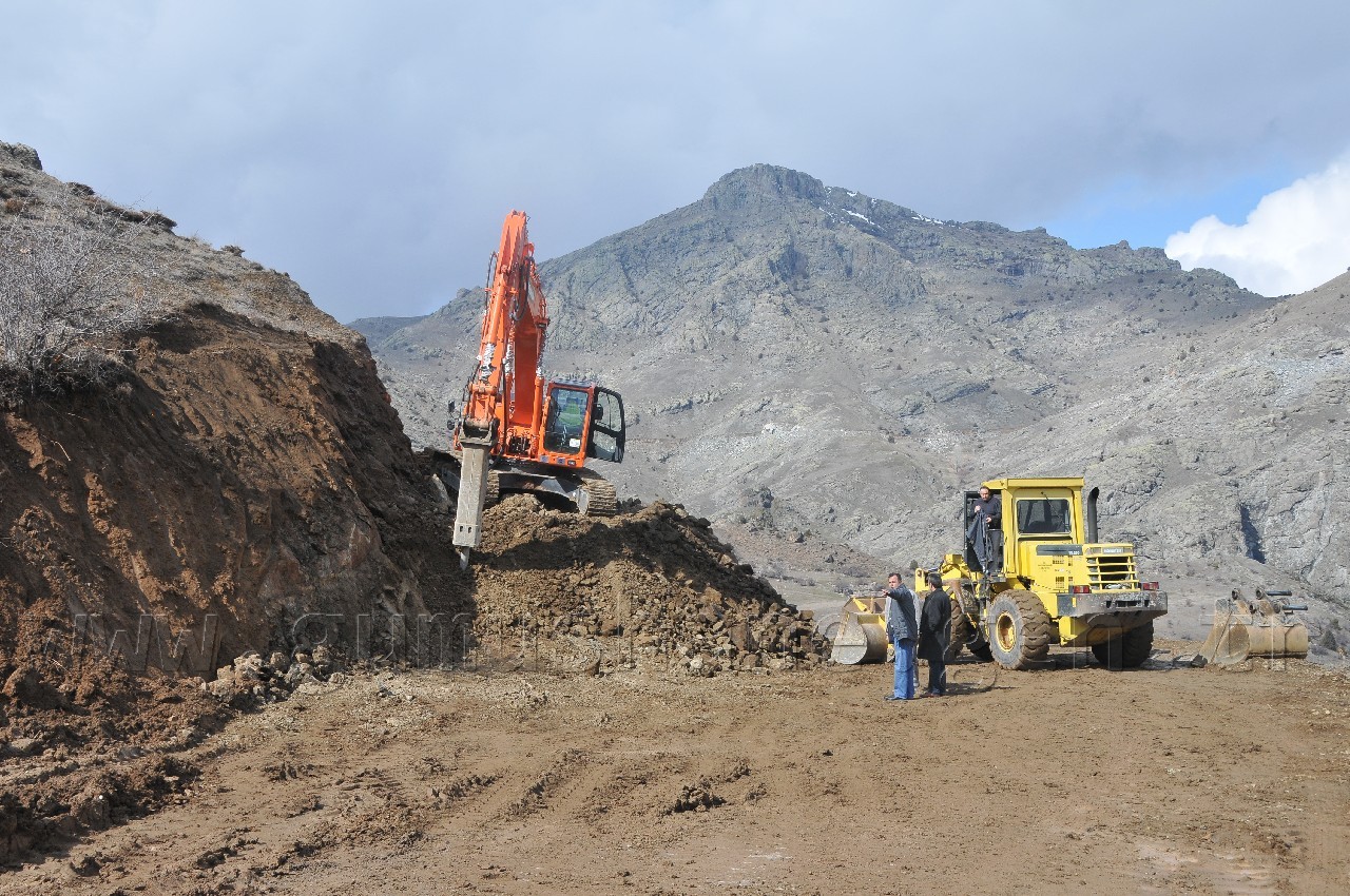 Özel İdare Canca Kalesi Yolunda Onarım Yapıyor 2
