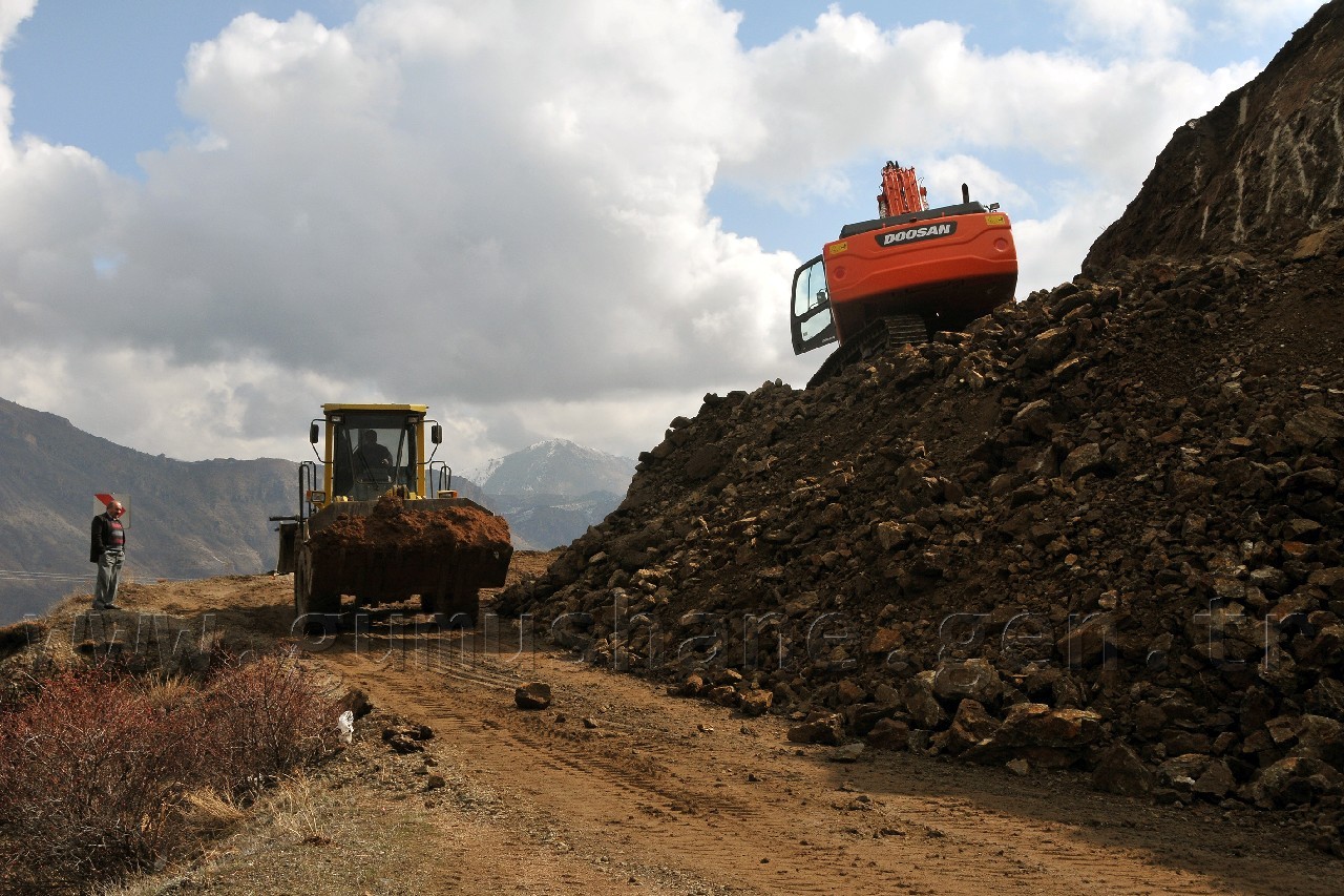 Özel İdare Canca Kalesi Yolunda Onarım Yapıyor 3