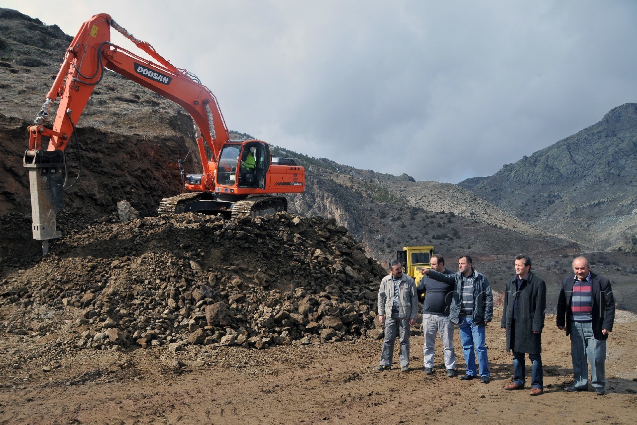 Özel İdare Canca Kalesi Yolunda Onarım Yapıyor 5