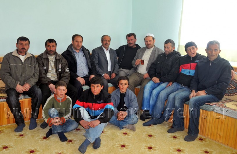 Bir Oturuşta 80 Su Bardağı Çay İçiyor 4