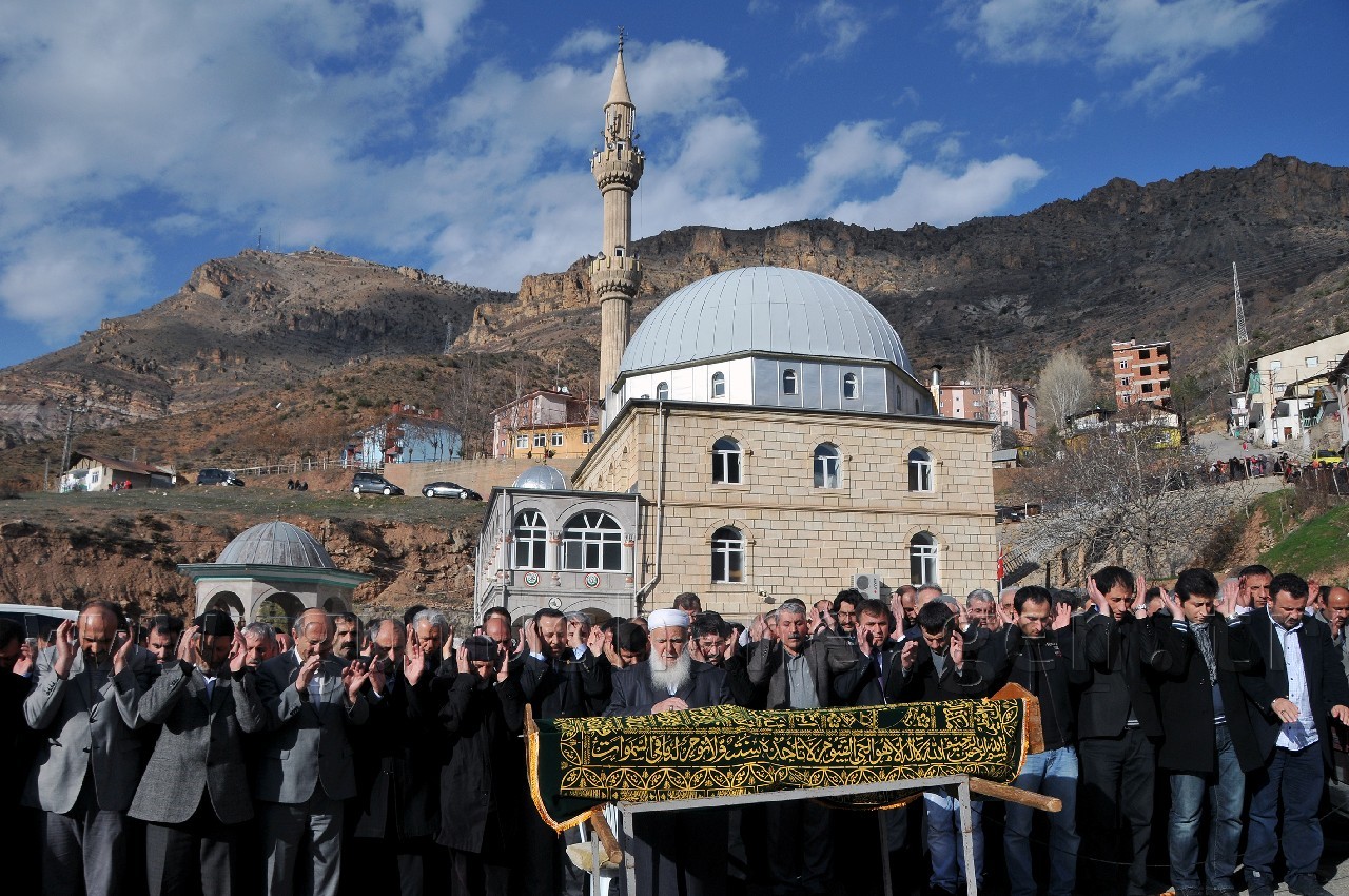 Eski Vekilin Abla Acısı 1