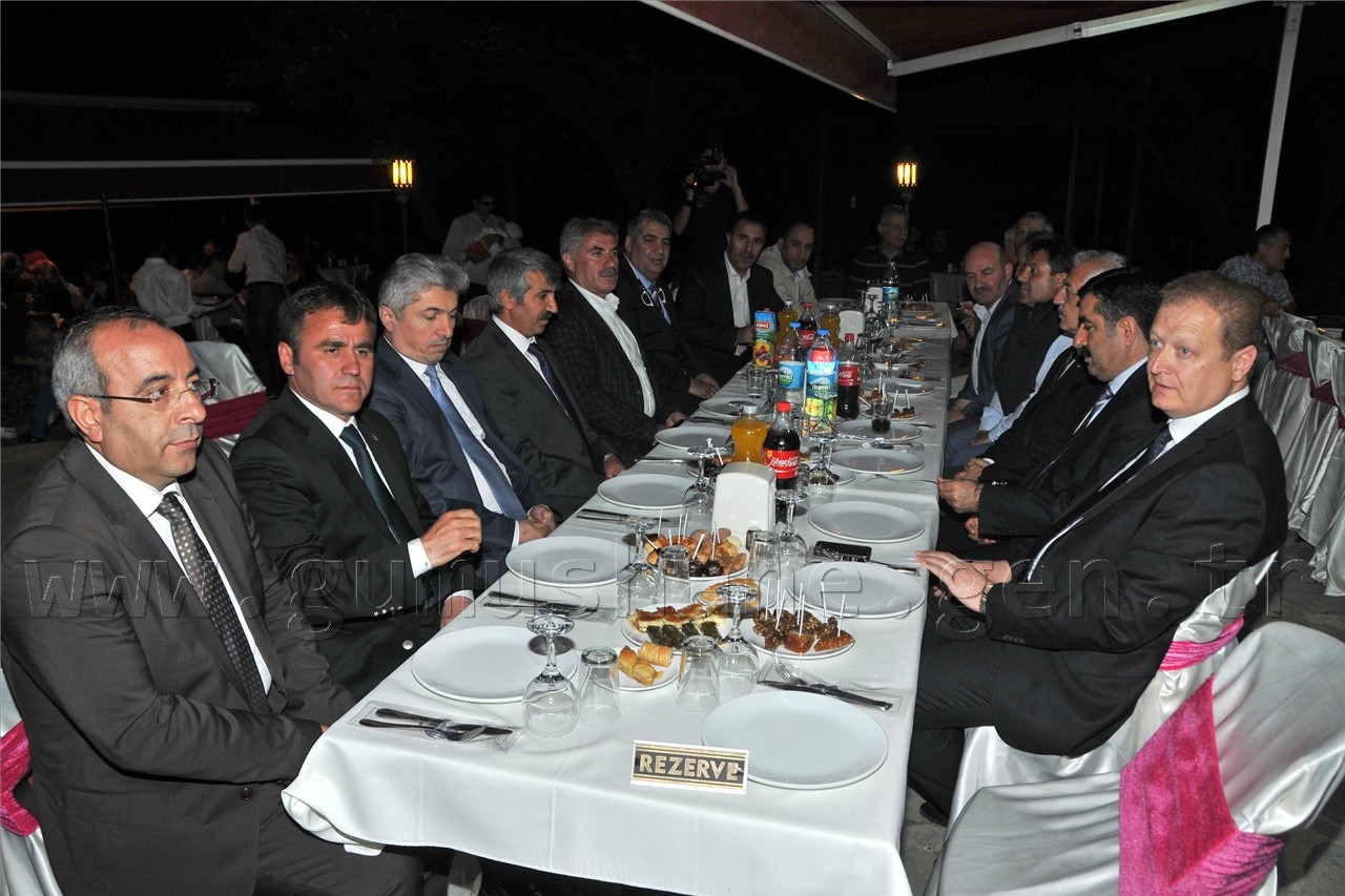 Bu Düğüne 3 Vali, 2 Belediye Başkanı Ve 3 Rektör Katıldı 1