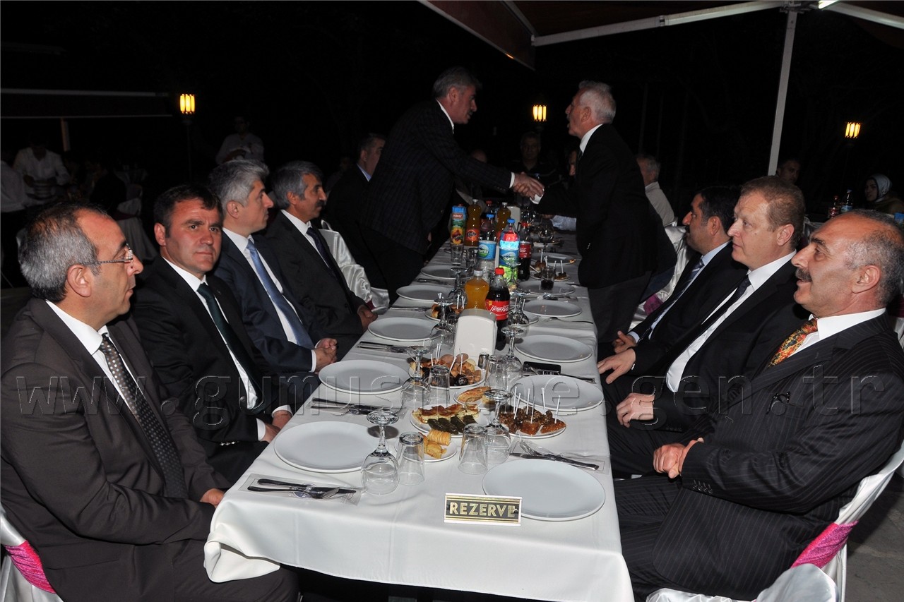 Bu Düğüne 3 Vali, 2 Belediye Başkanı Ve 3 Rektör Katıldı 3