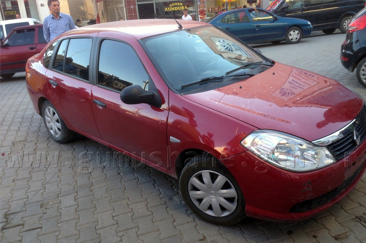 Kelkit'te Kadın Sürücünün Kullandığı Otomobil Eczaneye Girdi 2