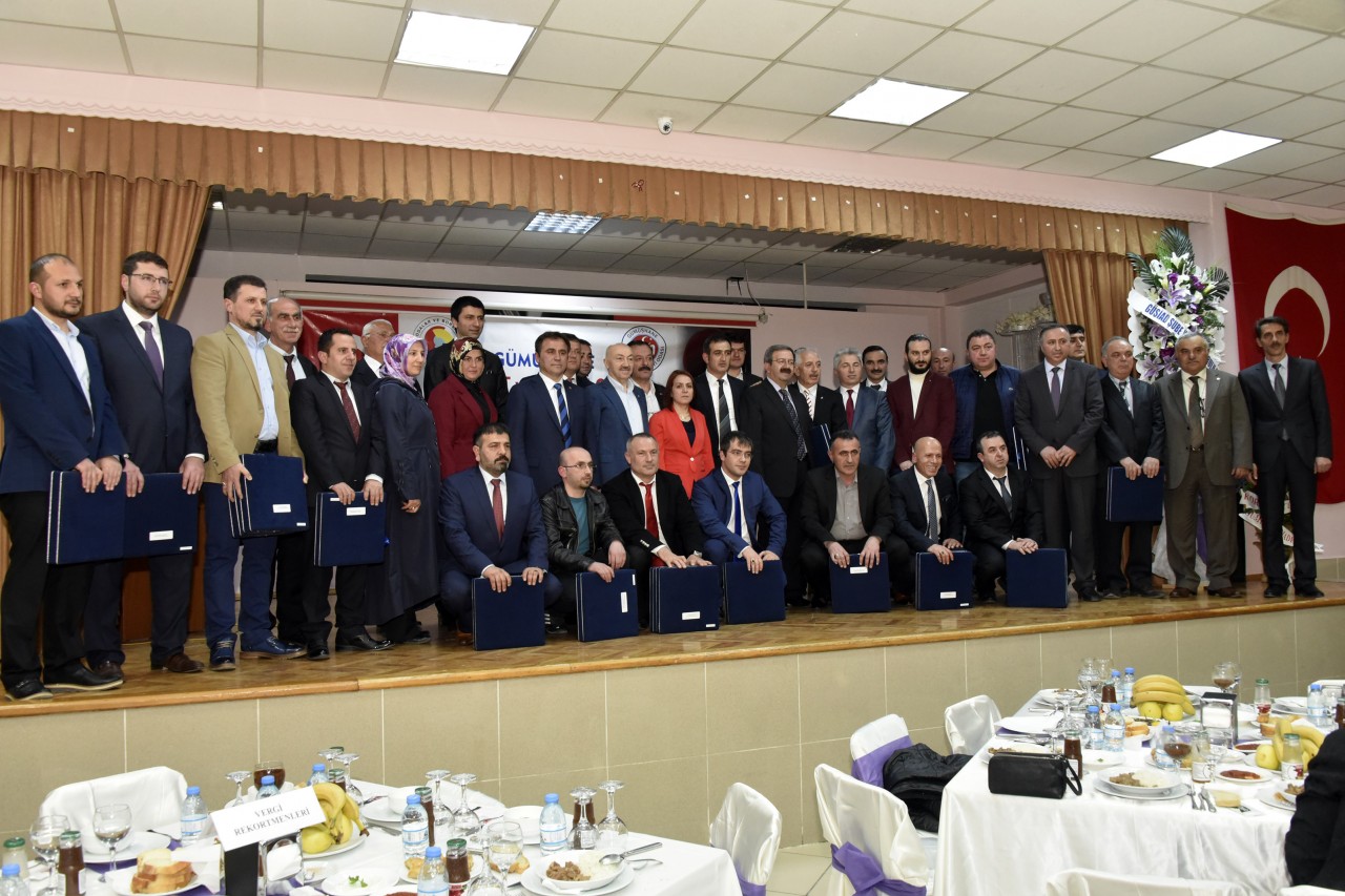 Gümüşhane’de ekonominin yıldızları plaketlerini aldı 60