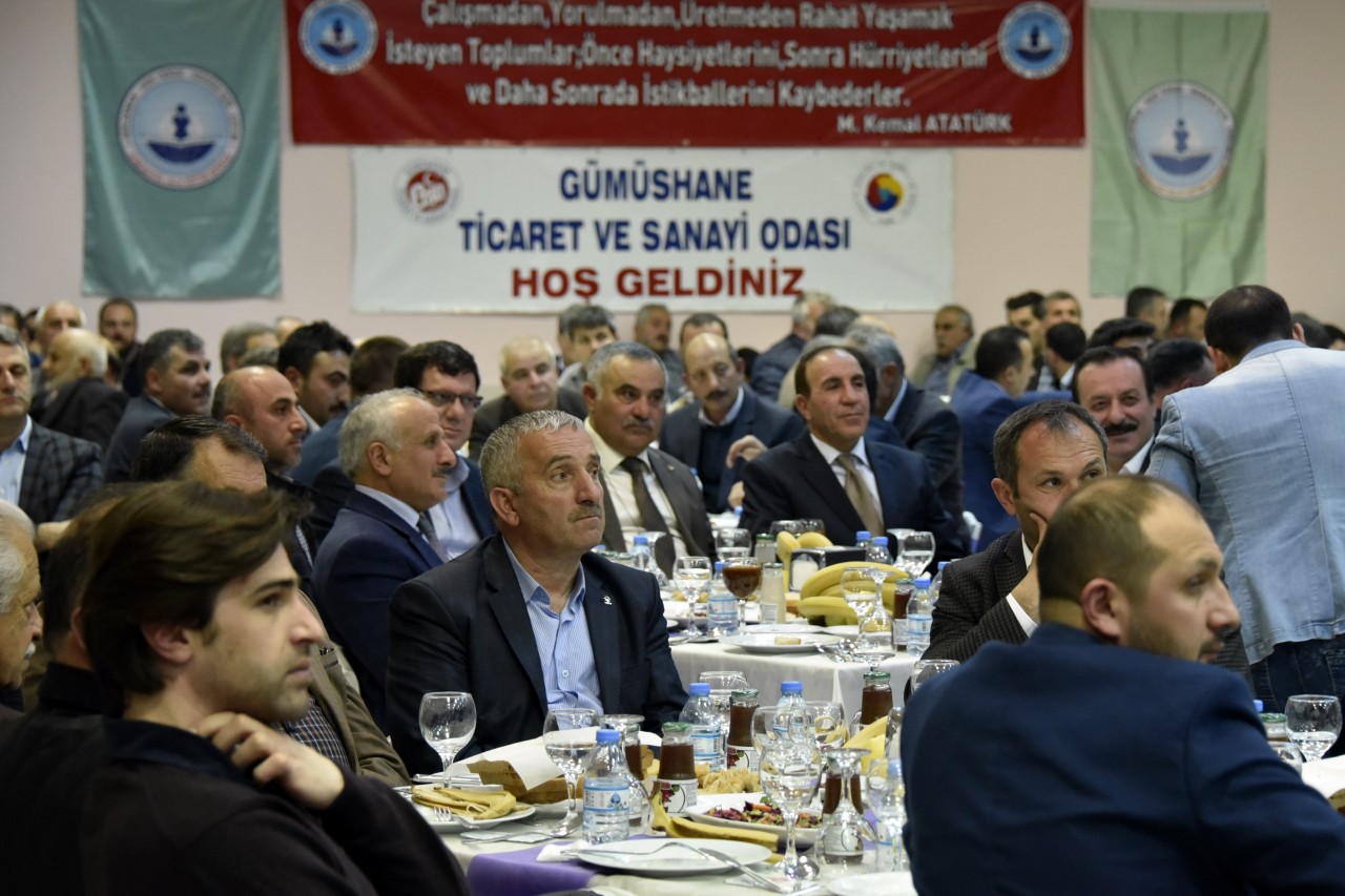 Gümüşhane’de ekonominin yıldızları plaketlerini aldı 64